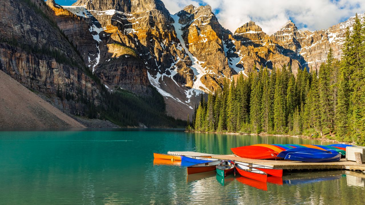 Moraine Lake 4K Wallpaper, Kayak boats, Multicolor, Mountain range