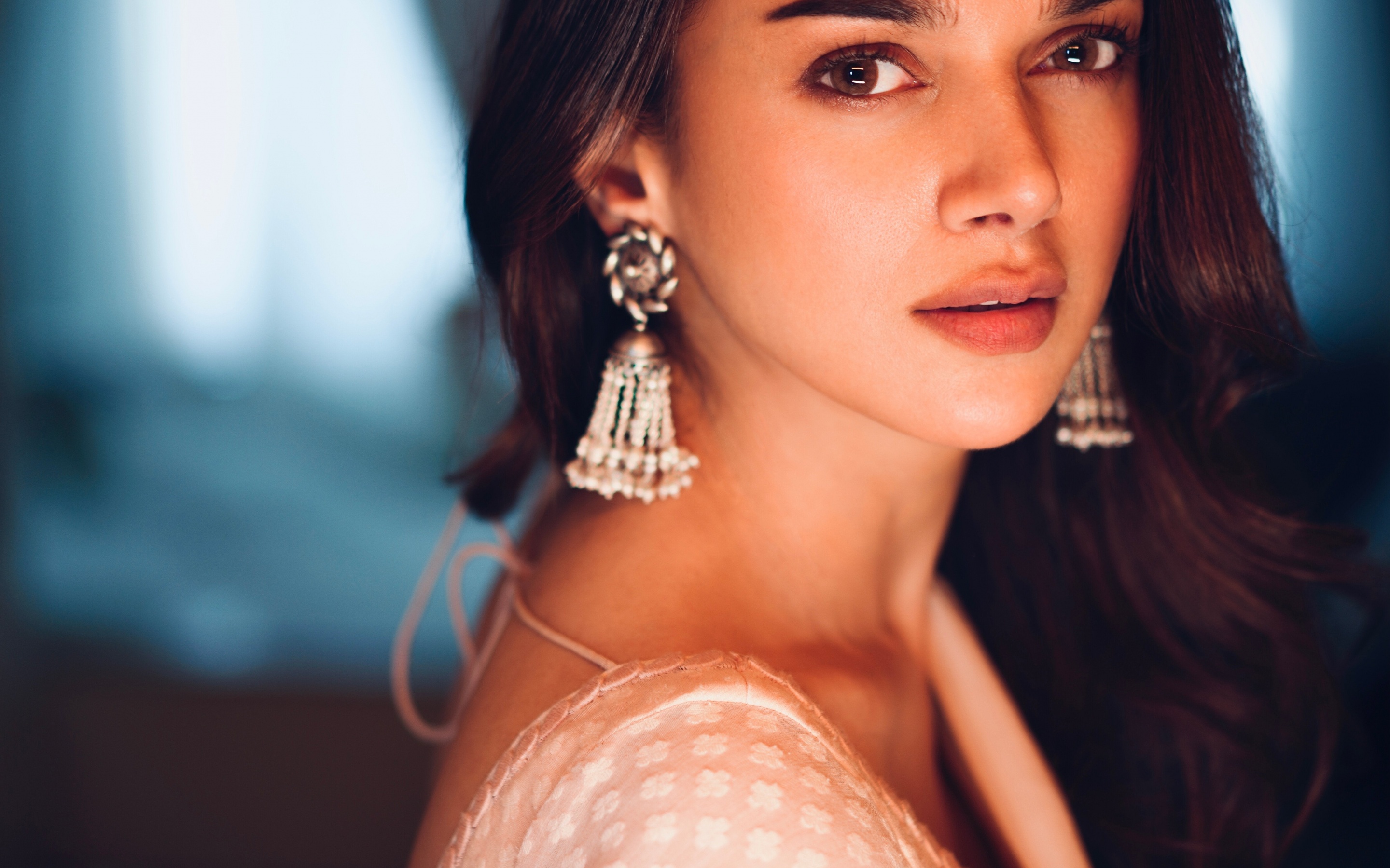 Aditi Rao Hydari Wallpaper 4k Portrait 