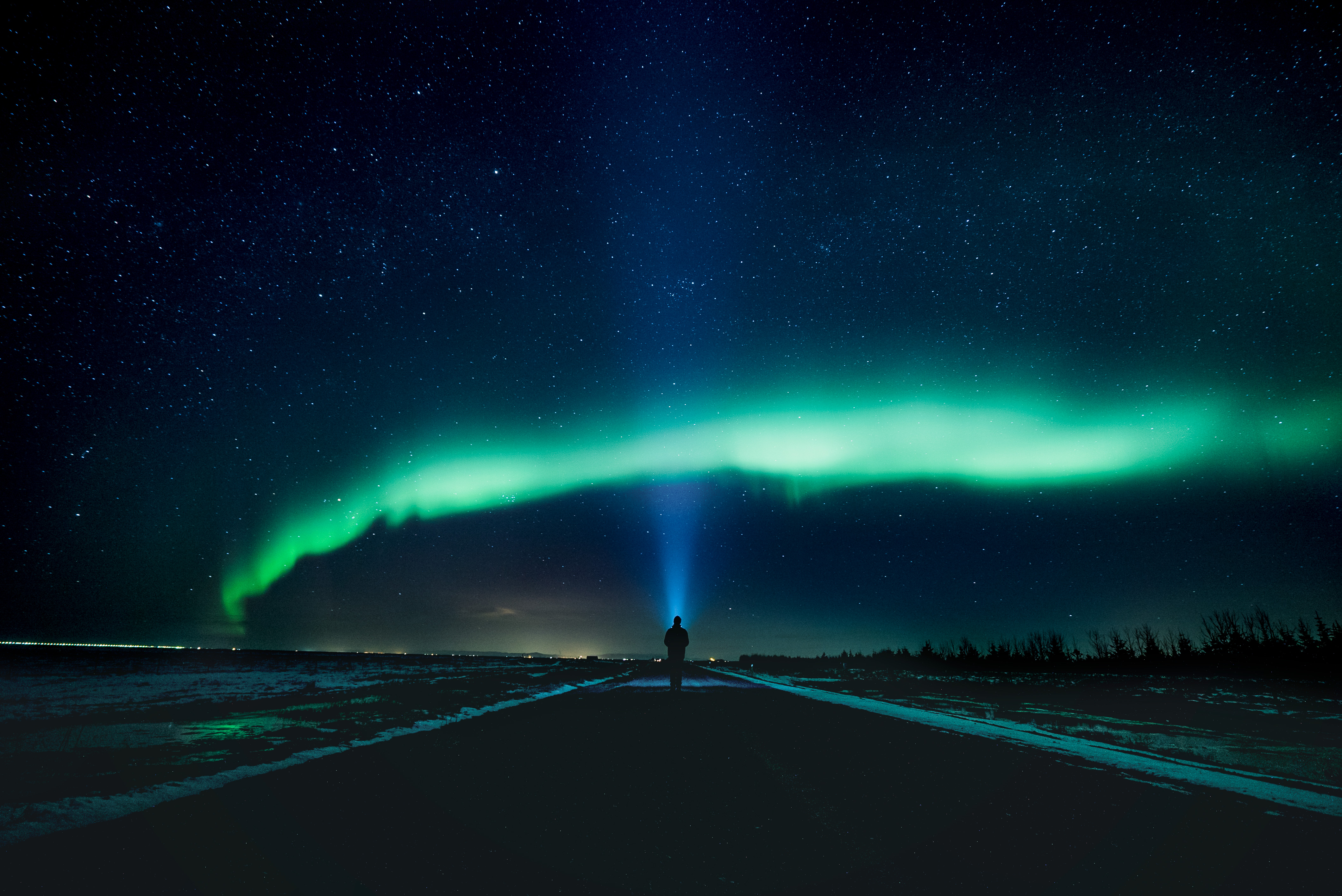 Поздно вечером северный горизонт. Aurora Borealis Северное сияние. Aurora Borealis - Northern Lights. Териберка Северное сияние. Лучистое полярное сияние.