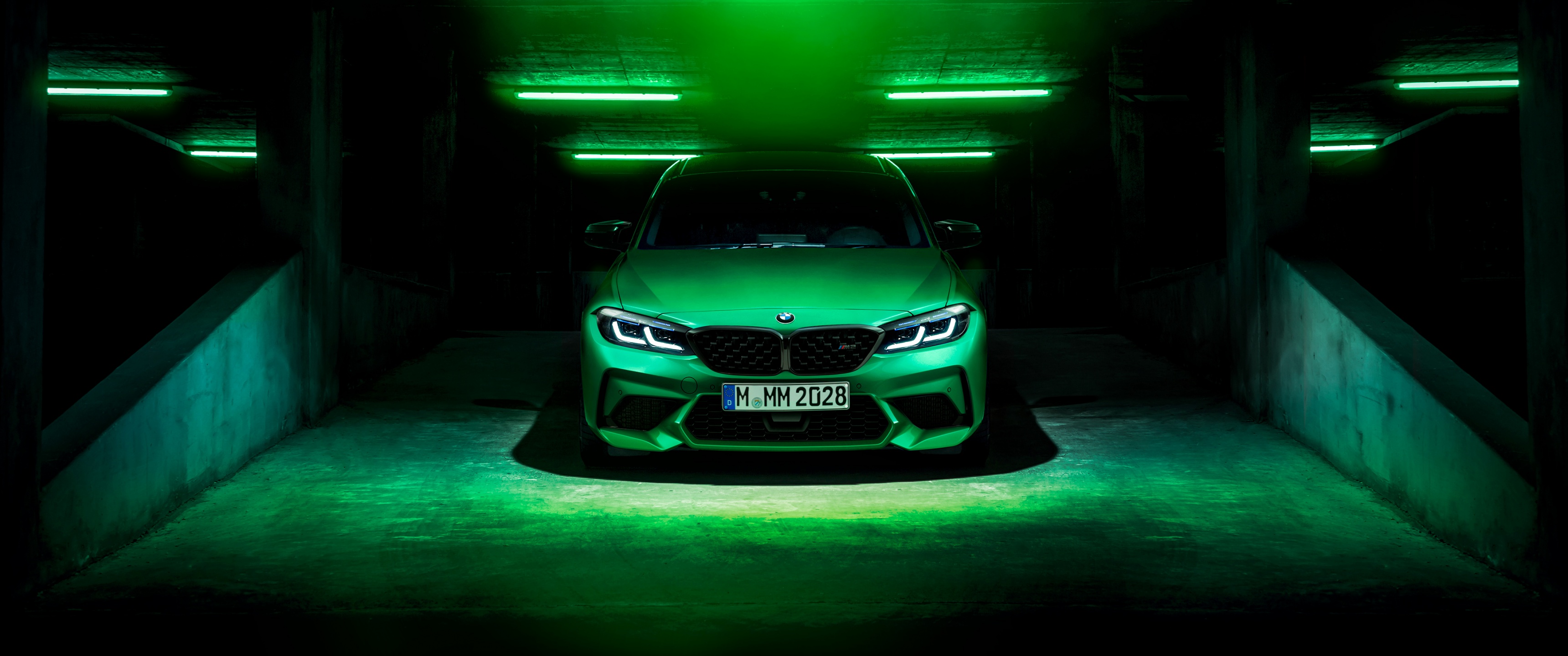 Nếu bạn đang tìm kiếm một hình nền BMW M2 4K độc đáo, hãy không nghĩ đến chỗ khác và nhấn vào ảnh của chúng tôi. Hình nền màu xanh đậm trên nền đen sẽ khiến chiếc xe BMW của bạn nổi bật trong những dòng xe khác.