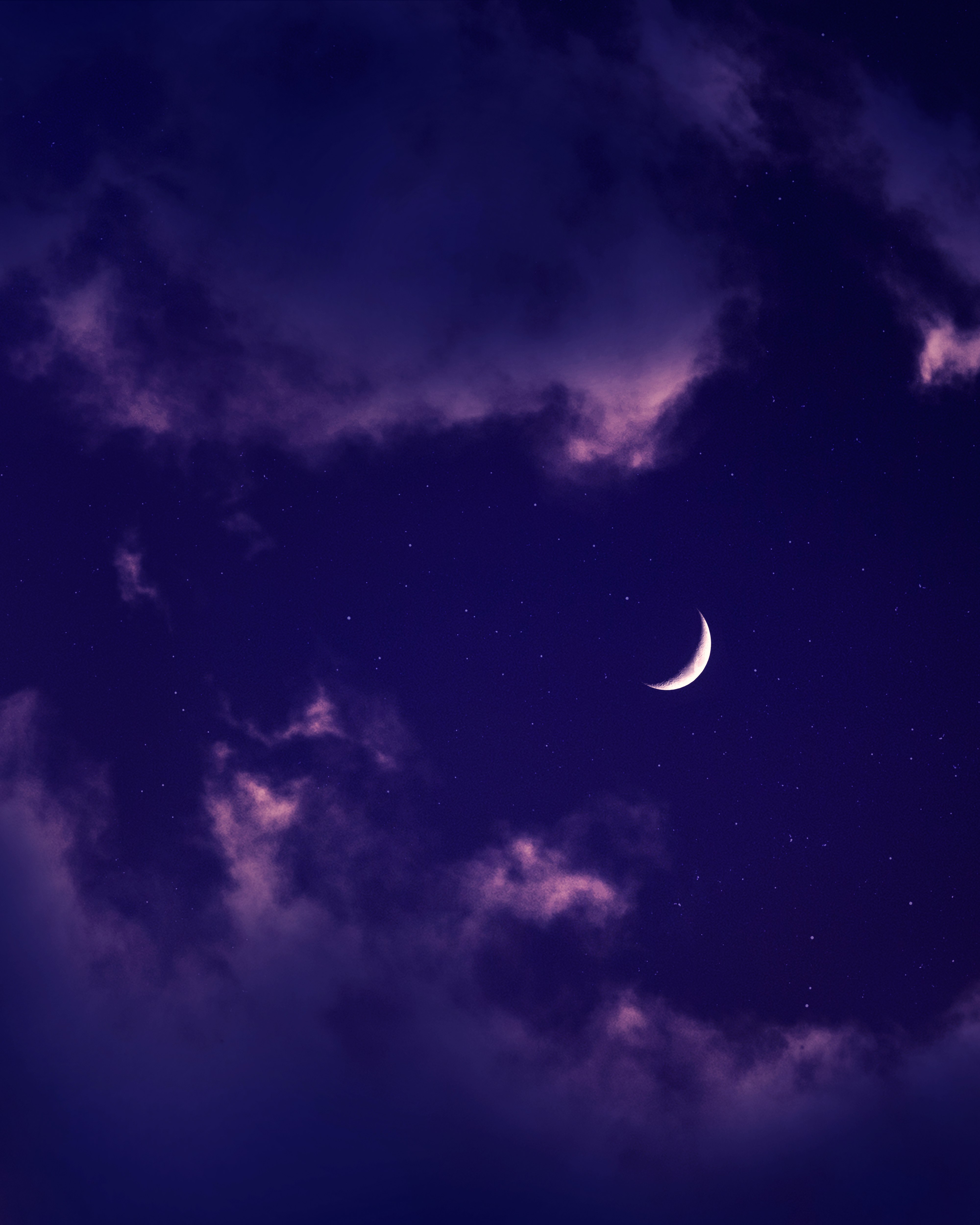 Каким цветом луна на небе. Фиолетовая Луна. Ночное небо. Луна на небе. Ночное небо с луной.