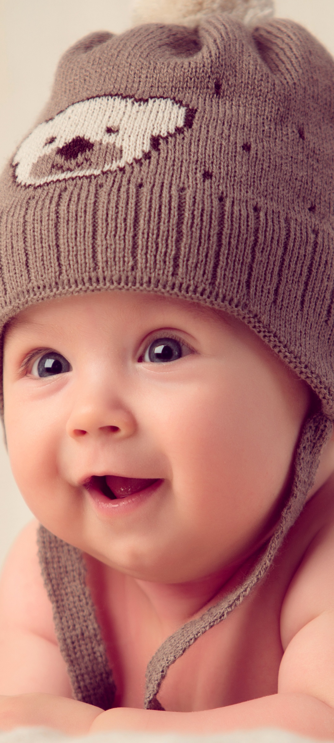Cute Baby Girl With Winter Cap HD Photo | HD Wallpapers