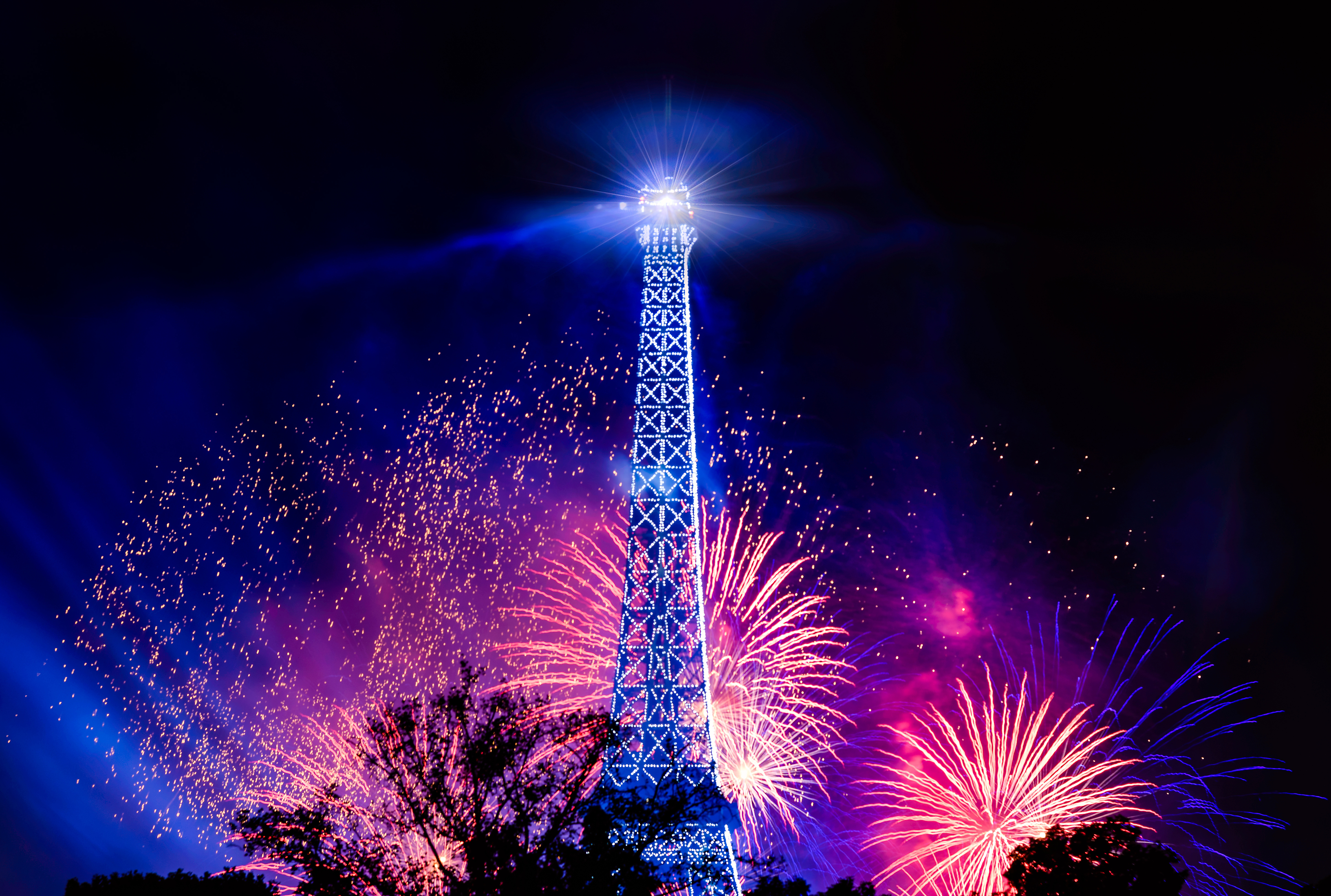 Cute Eiffel Tower Vector Background. Seamless Illustration. 633148 Vector  Art at Vecteezy