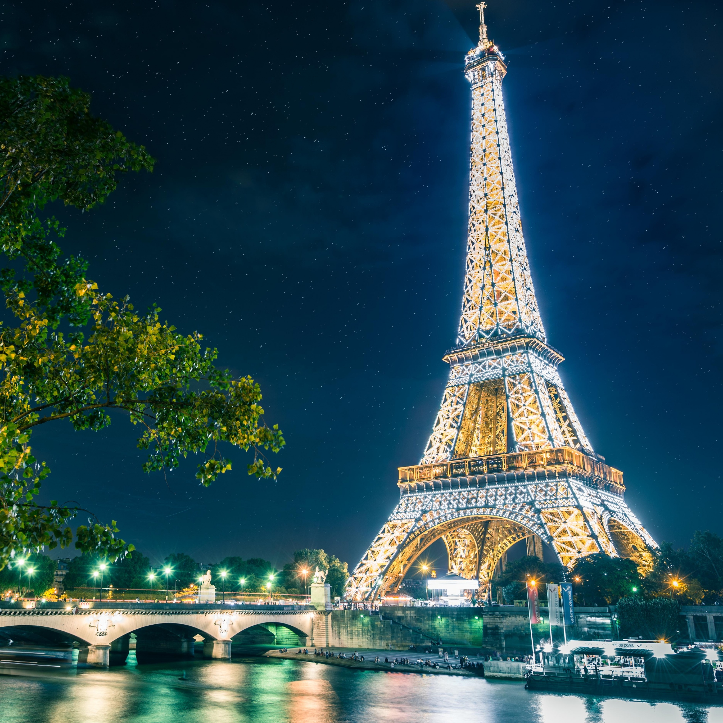 Eiffel Tower Color HD Wallpaper for Android