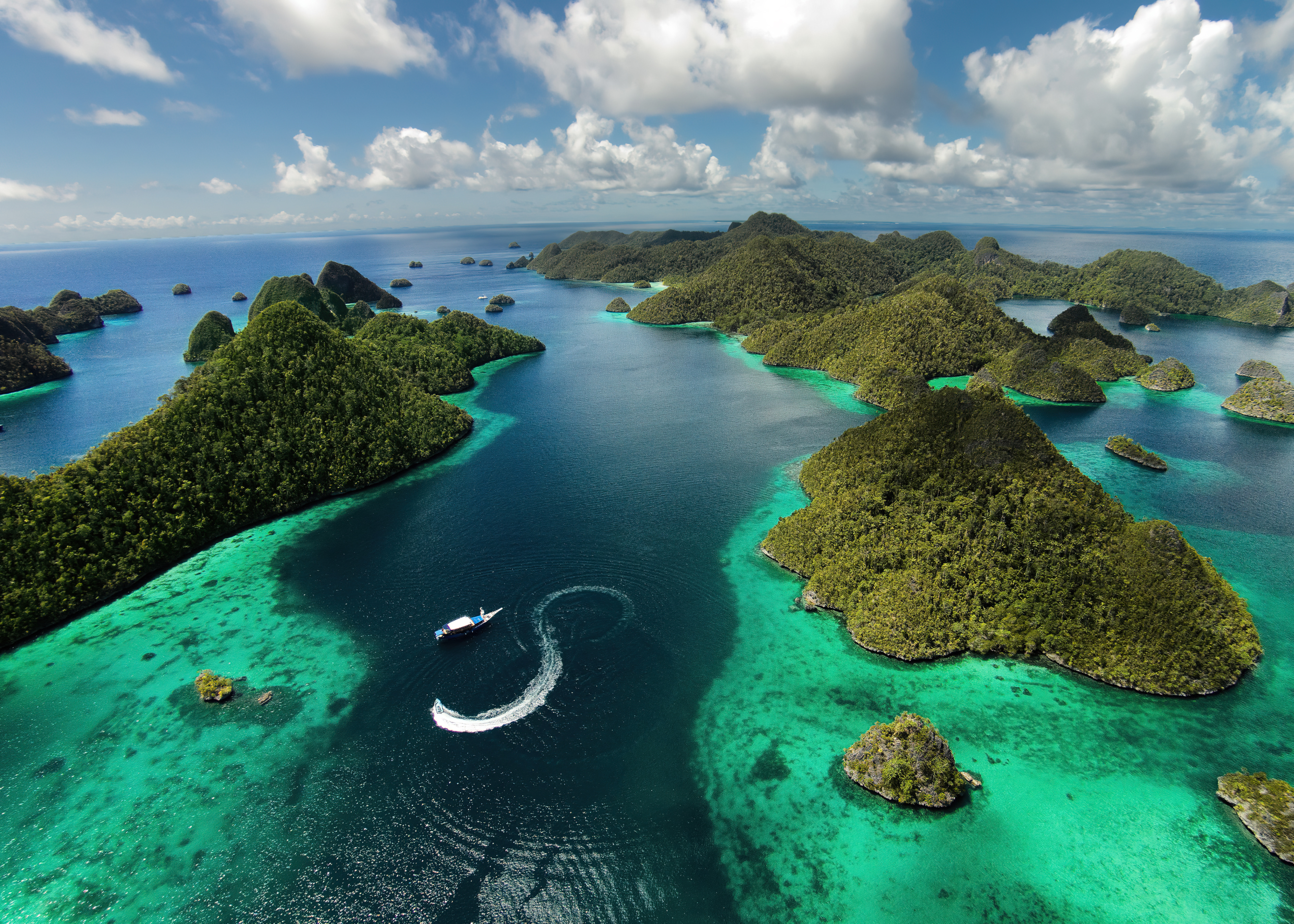 Группа островов в западной части тихого океана. Острова Раджа-Ампат. Ампат Индонезия. Раджу Ампат Индонезия. Архипелаг Раджа Ампат.