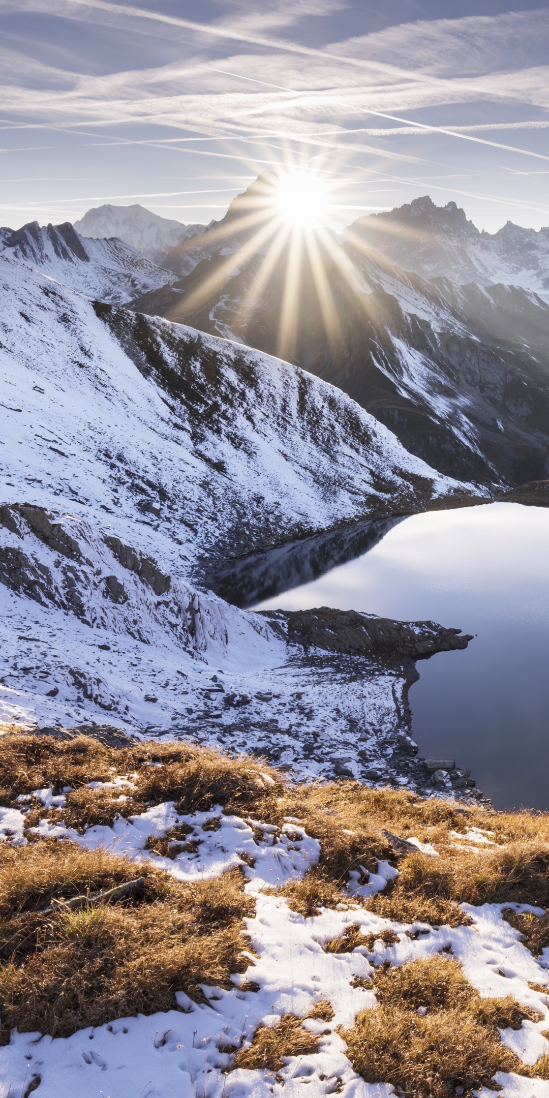 Heart lake Wallpaper 4K, Sun rays, Mountain range