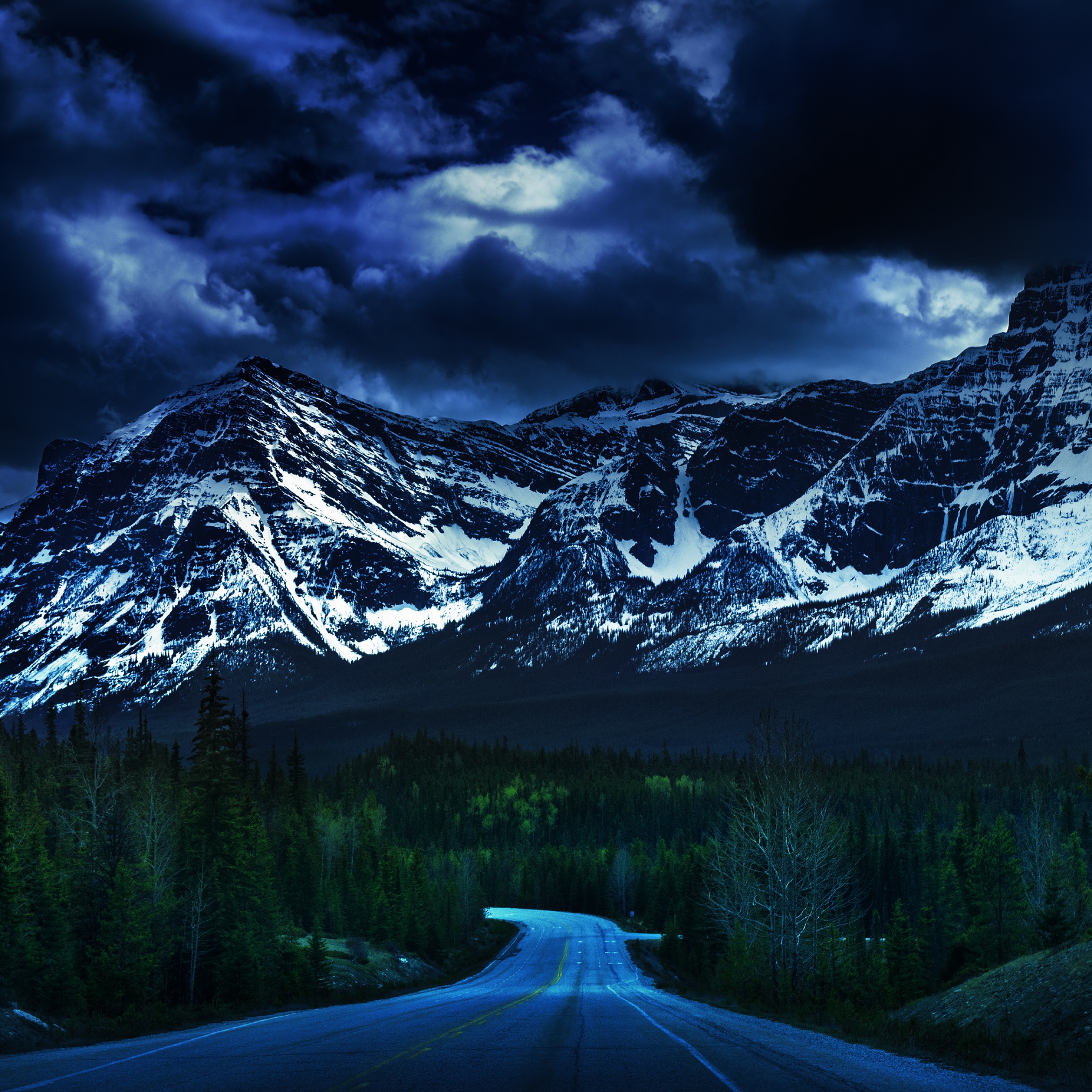 Картинки на заставку телефона 2024. Горы. Горы ночью. Снежные горы. Ночной горный пейзаж.