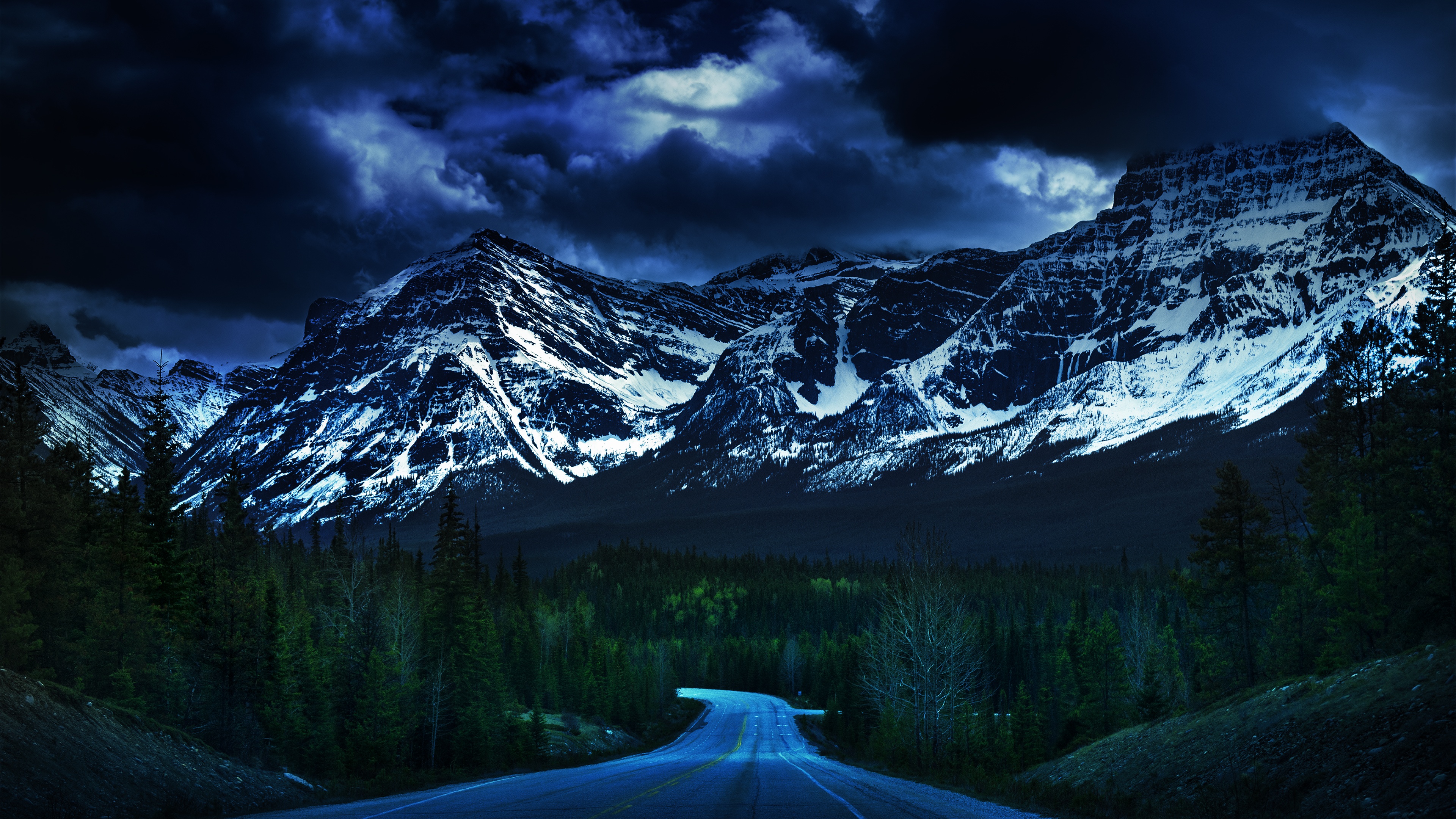 Hình nền đường cao tốc băng Canadian Rockies 4K tải xuống: Được chụp bởi nhiếp ảnh gia tài năng, hình nền về đường cao tốc băng Canadian Rockies 4K sẽ đưa bạn đến những cảnh quan đẹp nhất của căn cứ quân sự Banff. Hãy tải xuống hình nền này và cảm nhận sự đẹp đẽ của thiên nhiên đồng thời tận hưởng khát khao viễn tưởng của mình!