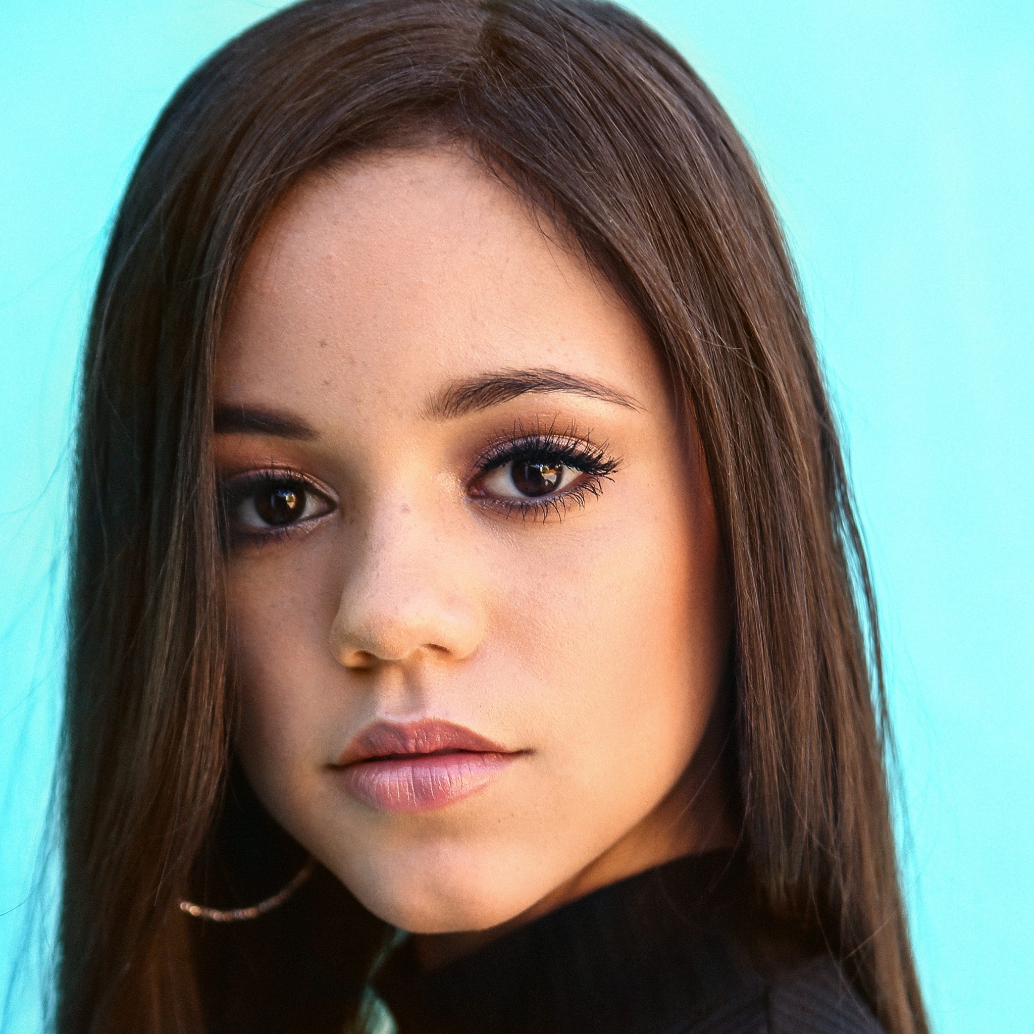 Jenna Ortega Wallpaper 4k American Actress Cyan Background 9759 7037