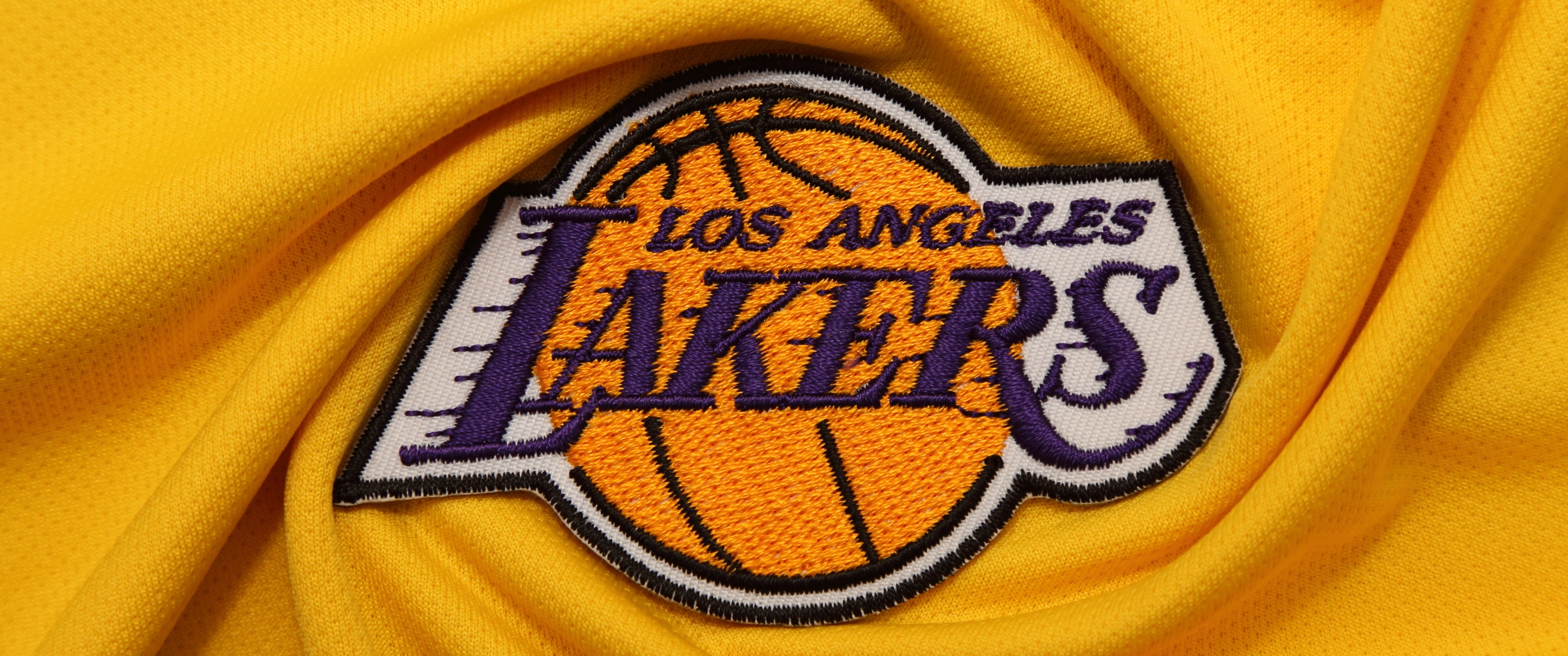 Download Kobe Bryant Basketball Purple Lakers Jersey Wallpaper