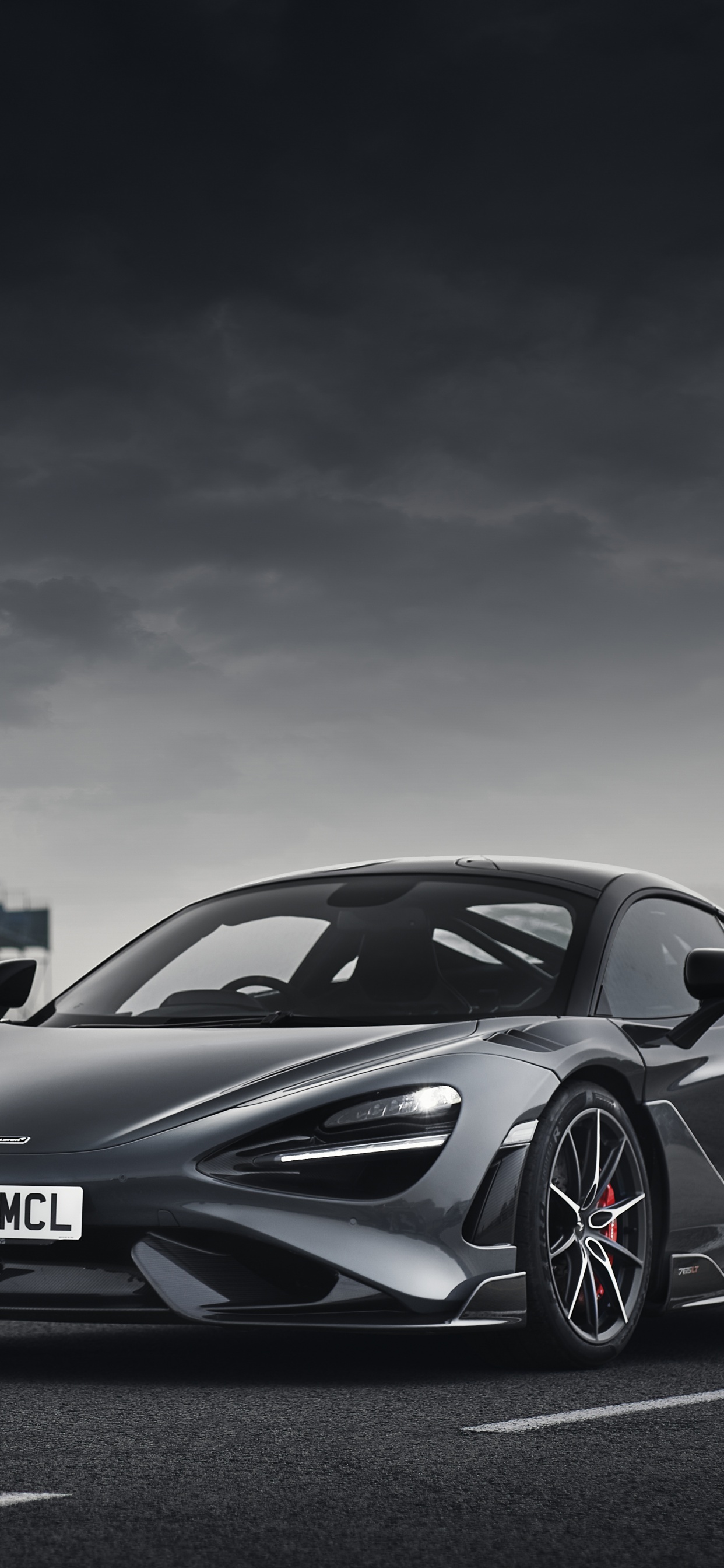 Những người yêu siêu xe không thể bỏ qua bộ sưu tập hình nền McLaren 765LT 4K. Với độ phân giải 5K và những thước phim tuyệt đẹp, hình nền này sẽ giúp cho bảng điều khiển của bạn trở nên đẹp mắt hơn bao giờ hết. Nhấn vào hình để tải ngay hình nền siêu xe đầy lôi cuốn này.
