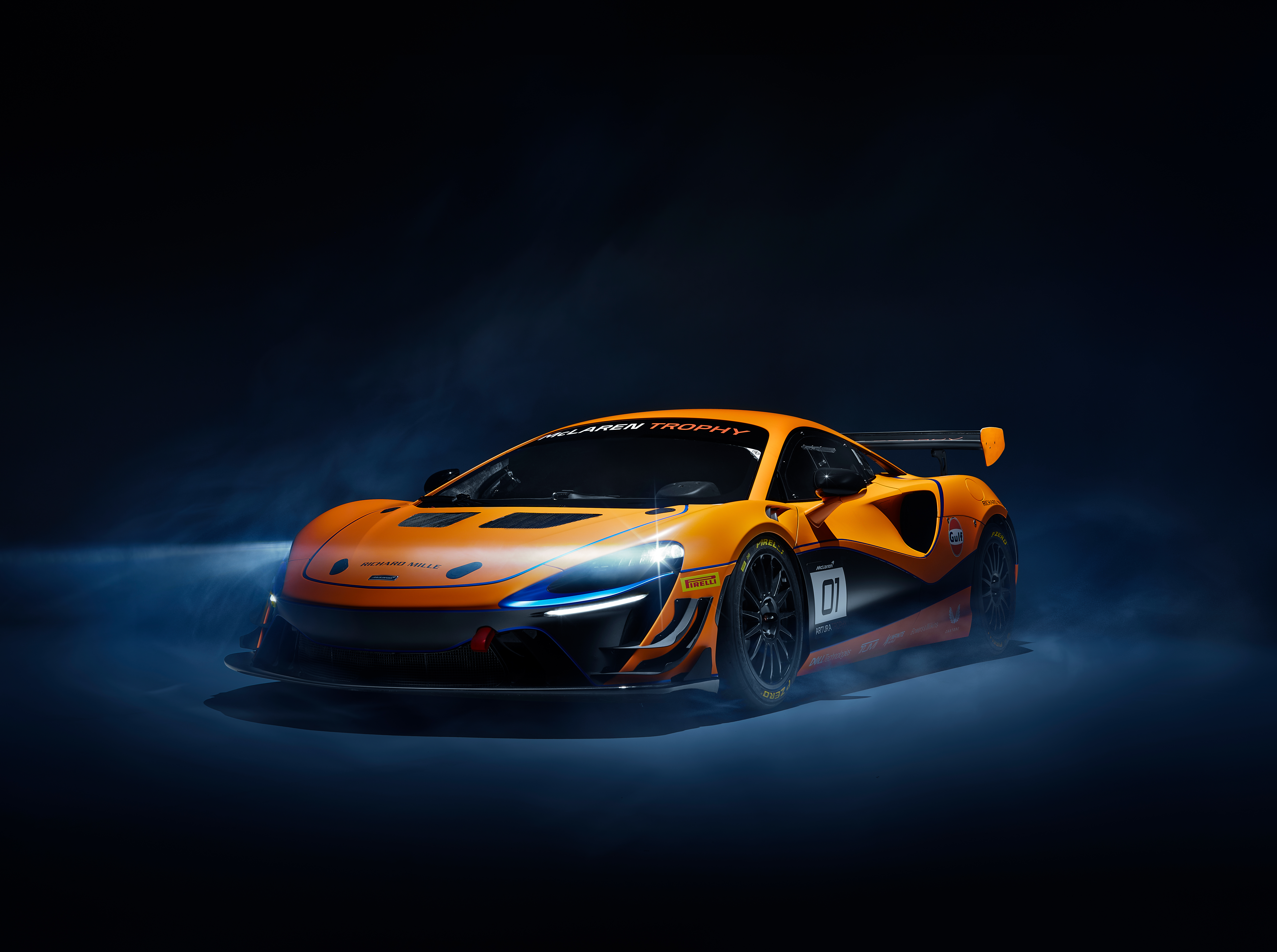 McLaren: Xe thể thao McLaren có thiết kế cực kỳ sang trọng và đẳng cấp. Hãy xem hình ảnh liên quan để cảm nhận nét độc đáo của McLaren và tìm hiểu thêm về các tính năng và công nghệ tiên tiến của chiếc xe này. Đây sẽ là một trải nghiệm tuyệt vời về một chiếc xe thể thao danh tiếng.
