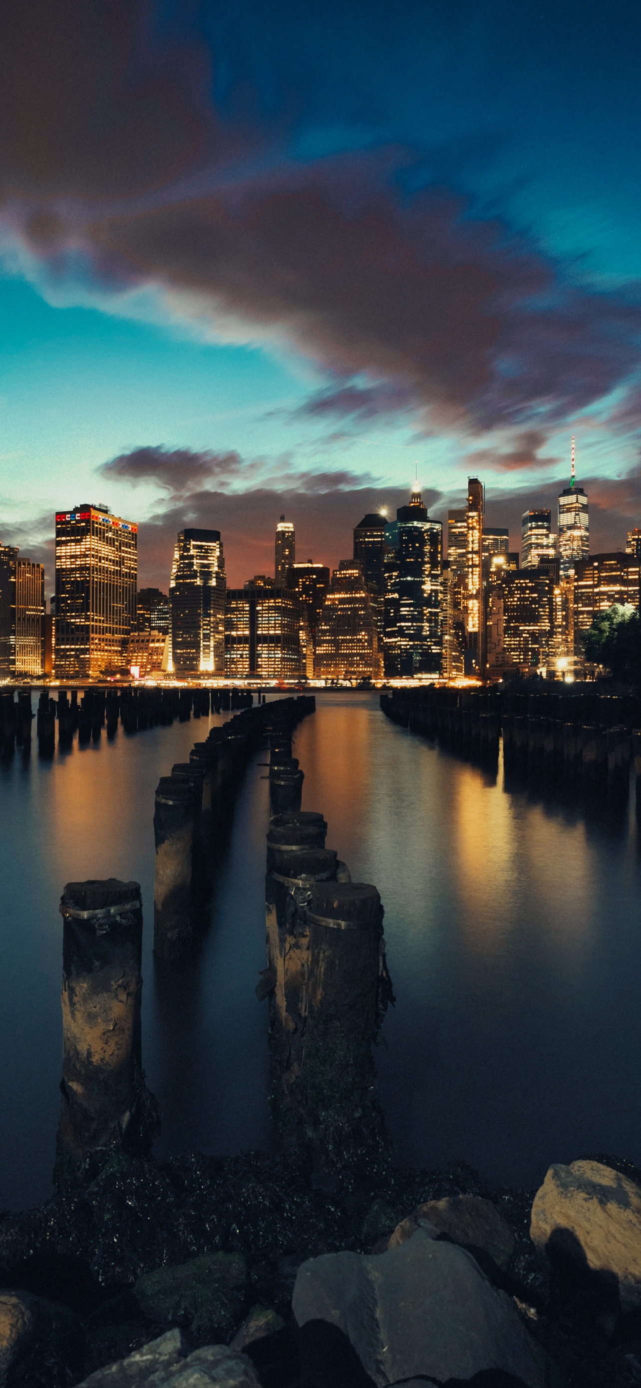 Với độ phân giải 4K rực rỡ và khung cảnh tuyệt đẹp của thành phố New York, bạn sẽ thấy được mọi chi tiết hoàn toàn rõ ràng từng chi tiết và được thở không khí trầm lắng của thành phố bậc nhất thế giới vào buổi tối và hoàng hôn.