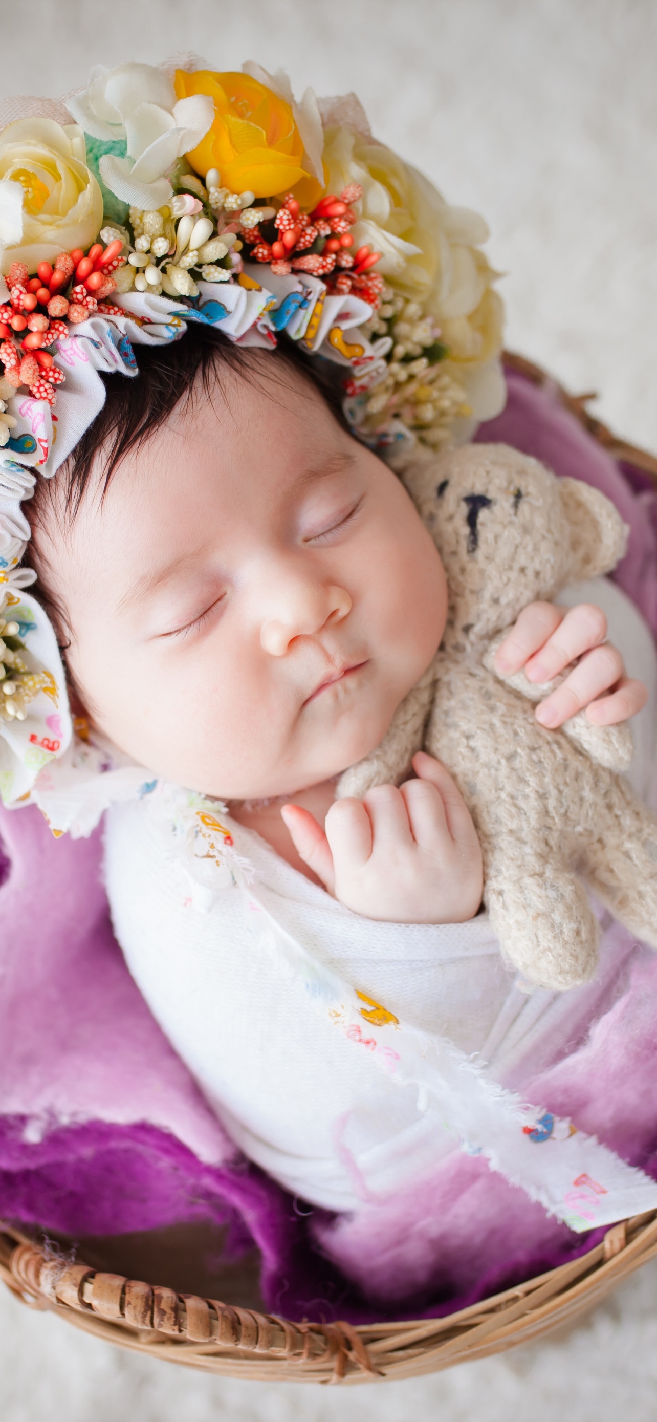 Newborn 4K Wallpaper, Flower Wreath, Sleeping baby, White fur, Basket