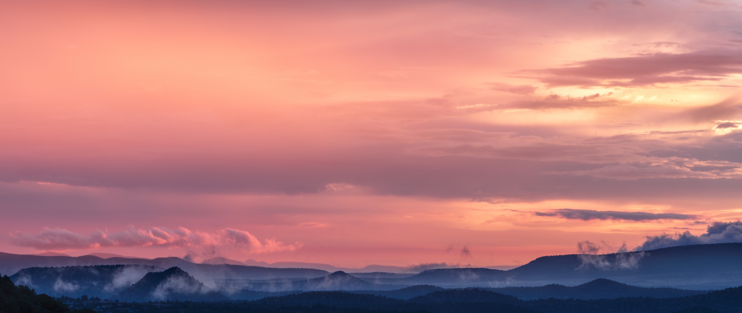 Hình nền bầu trời hồng - Hoàng hôn - Núi - Thiên nhiên - #3178: Bức ảnh số 3178 sẽ làm thay đổi toàn bộ màn hình của bạn với bầu trời hồng, hoàng hôn tuyệt đẹp và thiên nhiên đầy quyến rũ. Núi vờn quanh, tạo nên một khung cảnh huyền bí. Độ chi tiết tuyệt vời, tông màu ấm áp sẽ làm cho bạn thấy vô cùng yên bình và thư giãn.