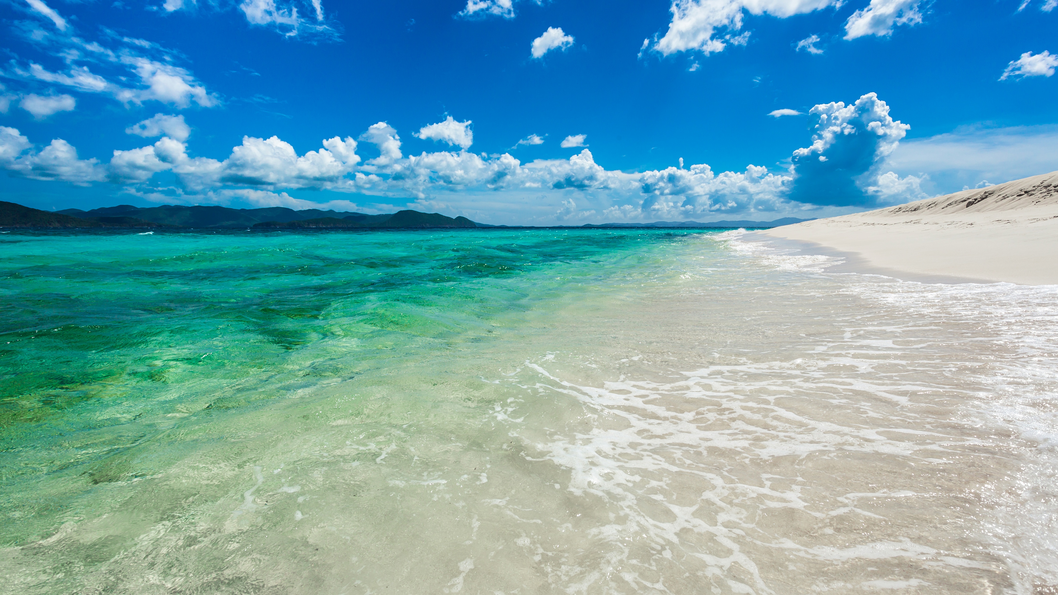 Nếu bạn là một người yêu thích du lịch và muốn tìm kiếm hình nền nổi bật cho máy tính của mình, thì hãy xem qua bức ảnh Sandy Cay Island. Với độ sắc nét cực cao, bức ảnh này sẽ mang đến cho bạn cảm giác như đang đứng trên bãi cát trắng và ngắm nhìn vẻ đẹp của đại dương.