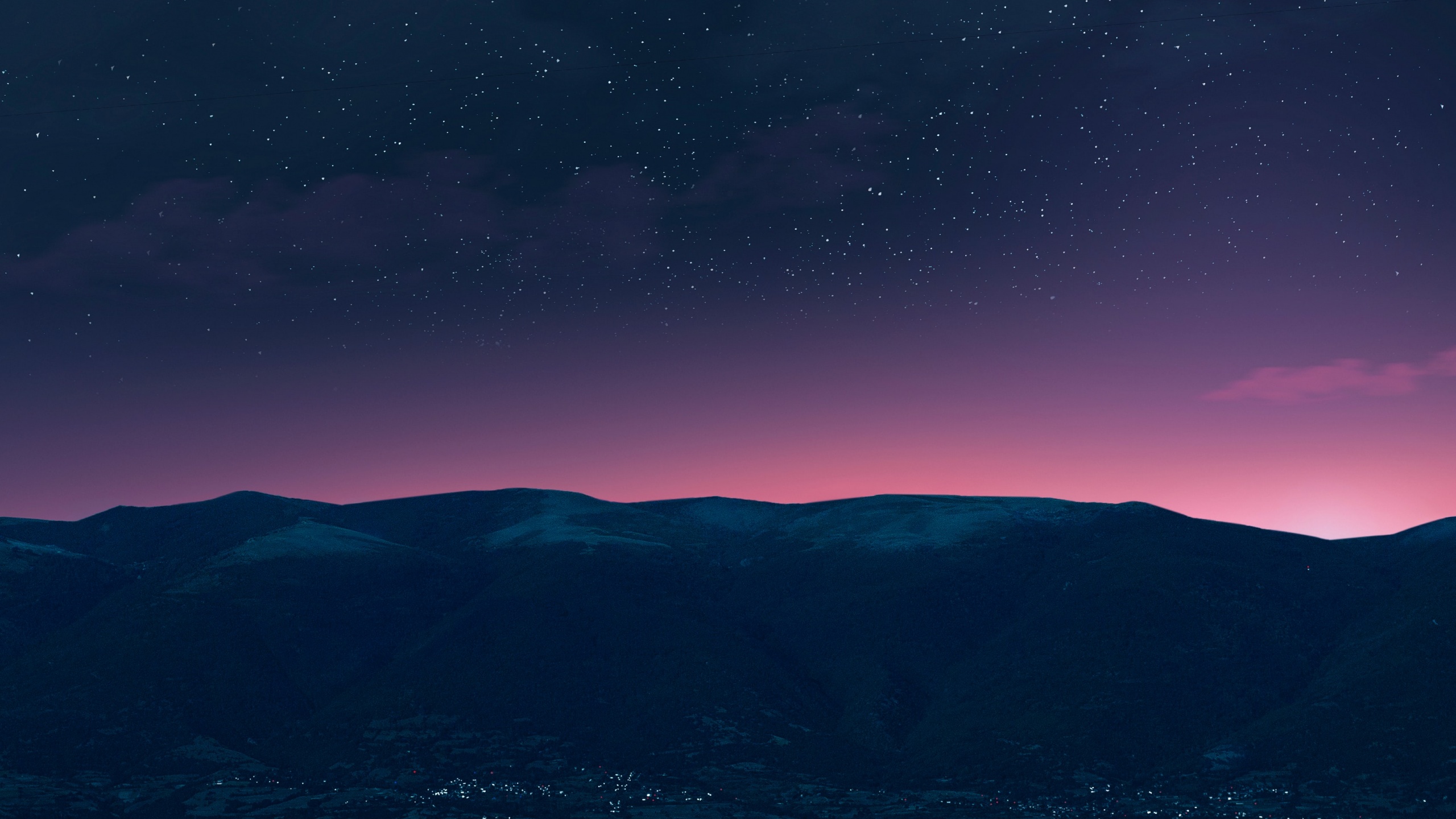 Phông nền núi non đen trắng, bầu trời đêm sao và thiên nhiên với độ phân giải 4K chắc chắn sẽ làm bạn say mê. Cùng với những đường nét uốn khúc của núi non và sự cân bằng hoàn hảo giữa ánh sáng và bóng tối, bức ảnh sẽ khiến bạn không thể rời mắt.