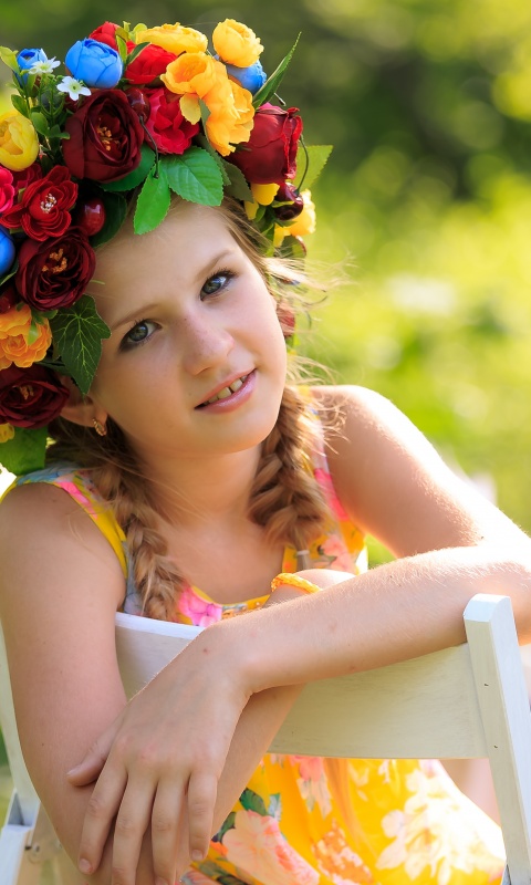 Smiling girl 4K Wallpaper, Flower Wreath, Portrait, Green 