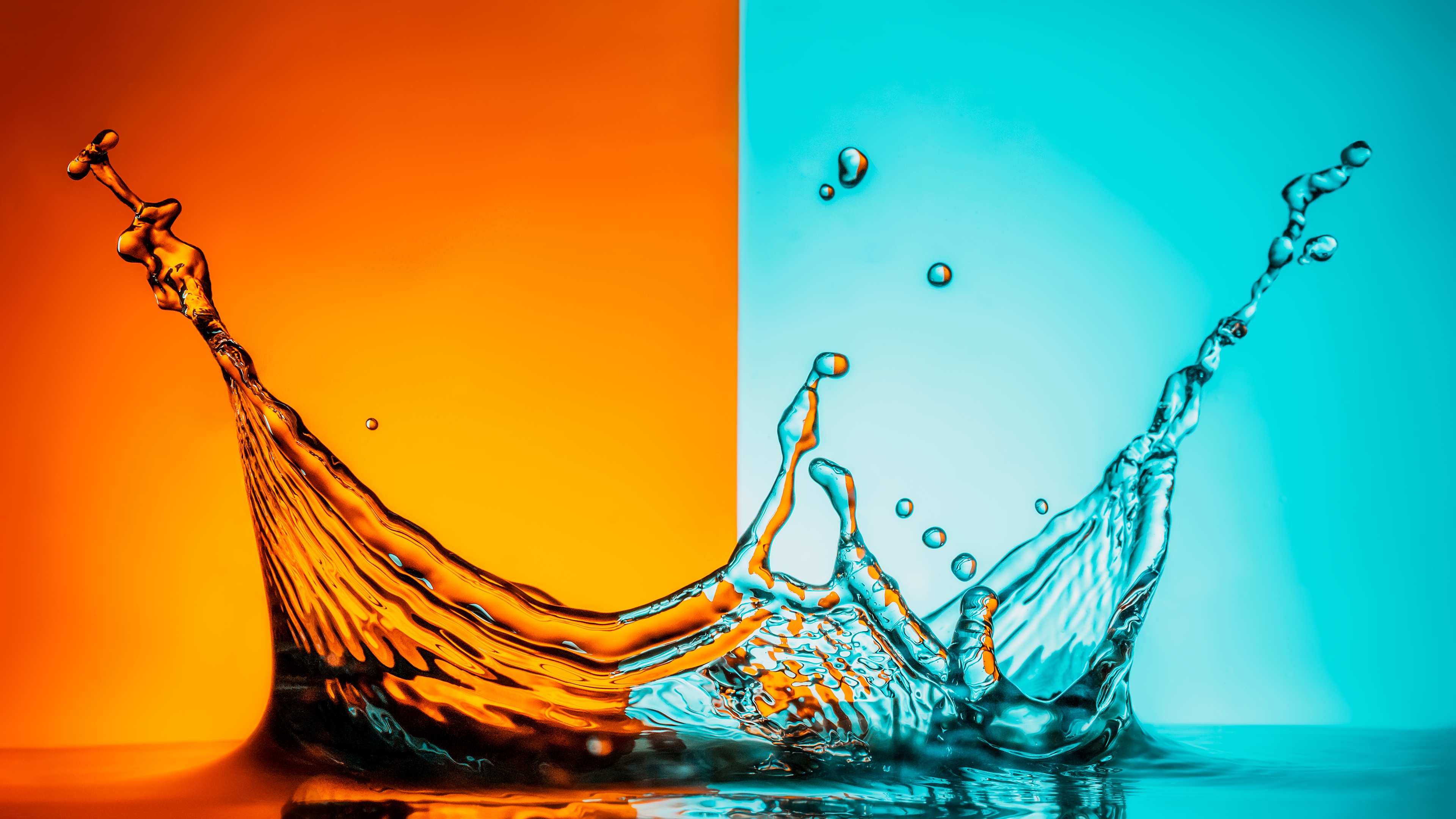 Những cơn nước bắn tung tóe với sắc cam bắt mắt tạo ra những chùm bọt nước đầy màu sắc và sự sống động. Xem ngay những hình ảnh về chúng để cảm nhận sức mạnh và động lực để đón những ngày mới tràn đầy năng lượng.