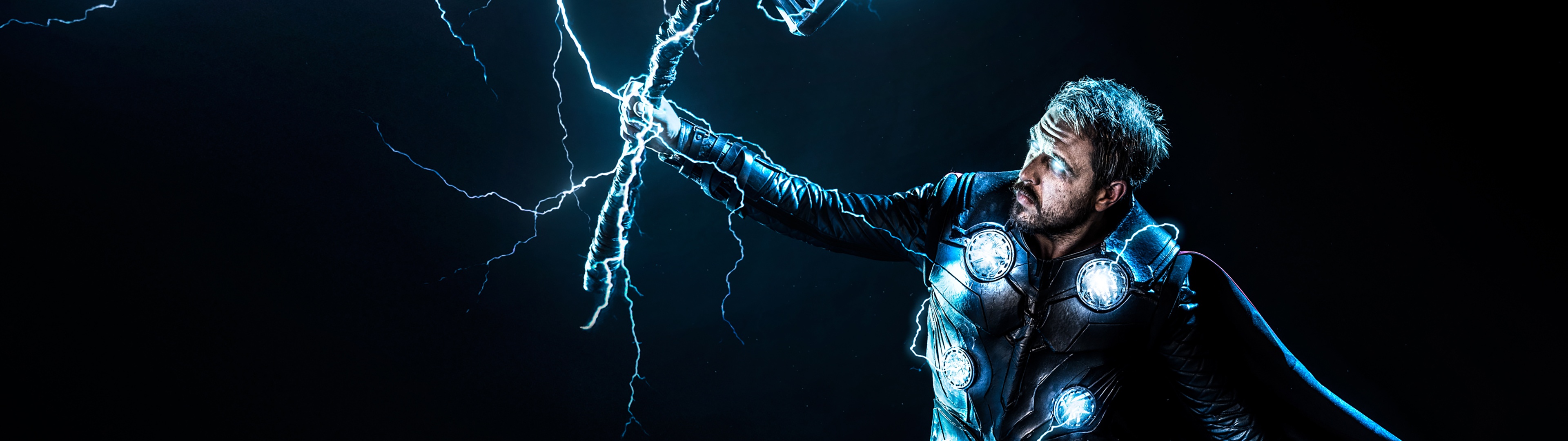 Tải ngay hình nền Thor God of Thunder đầy sức mạnh và uy lực để trang trí cho điện thoại hoặc máy tính của bạn!
