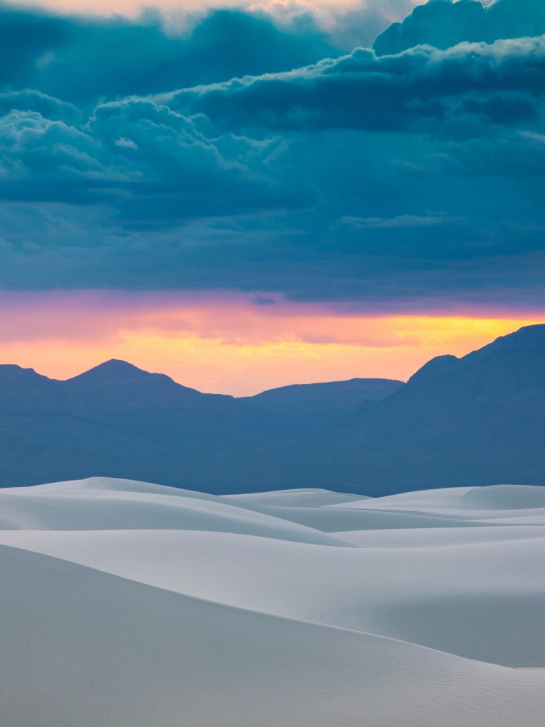 White Sands Wallpaper 4K, Mountain range, Cloudy Sky