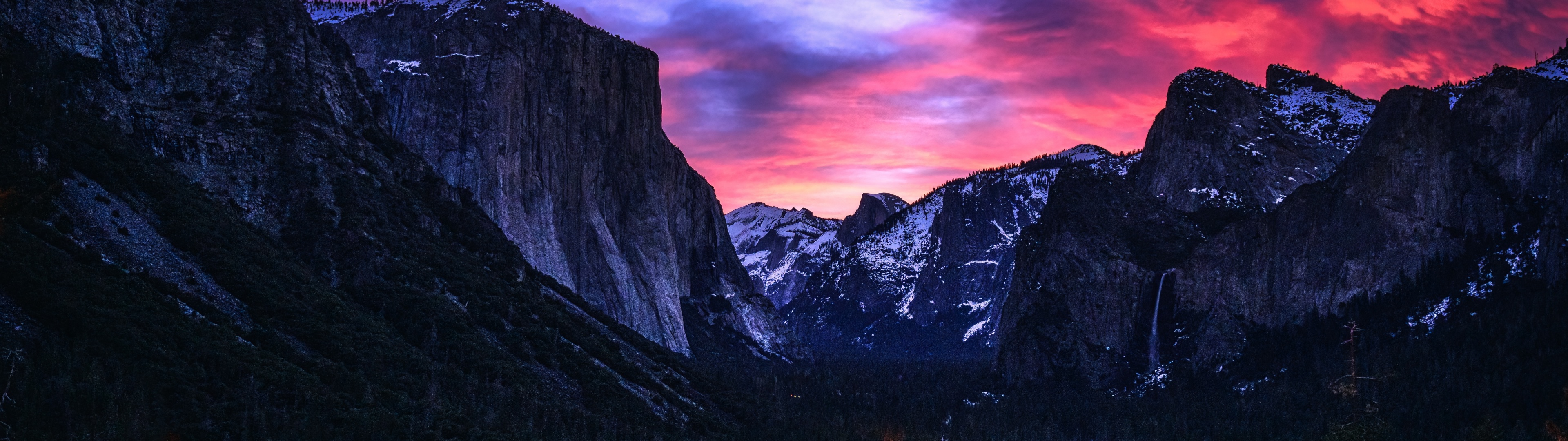 Bức hình nền về Vườn quốc gia Yosemite 4K với khung cảnh hoàng hôn tuyệt đẹp từ Tunnel View sẽ cho bạn được khám phá cảm giác tràn ngập trong sự tĩnh lặng và đong đầy sức sống của thiên nhiên. Tận hưởng những muộn phiền từ công việc bằng cách thưởng thức những bức hình nền thiên nhiên tuyệt đẹp của Yosemite.