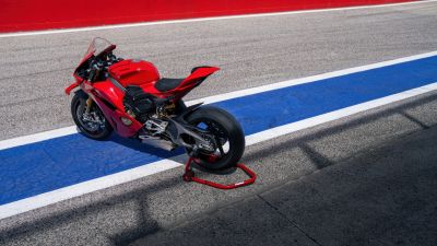 Ducati Panigale V4, Race track, 2025, Red bikes, 5K