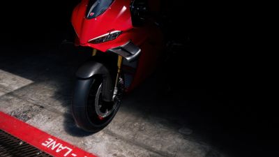 Ducati Panigale V4, 2025, Red bikes, Hanger, 5K