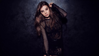 Hailee Steinfeld, Dark background, Black dress, 5K