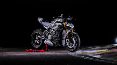 Ducati Streetfighter V4 S, Sports bikes, 5K, 2023, Dark background, Race track
