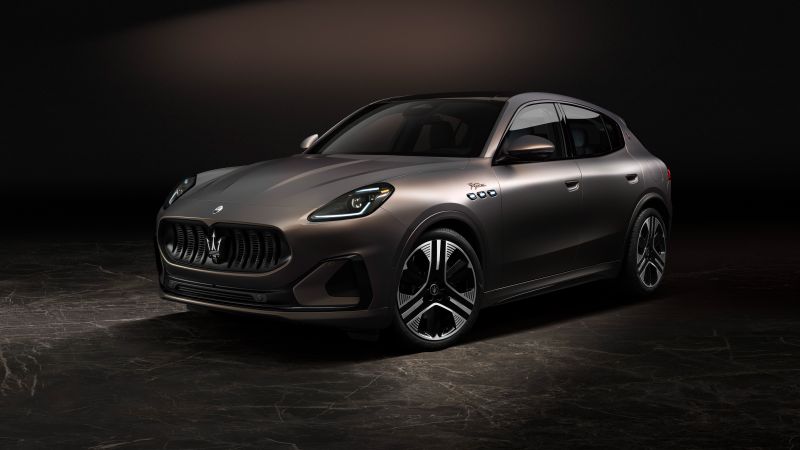 Maserati Grecale Folgore, 8K, Dark background, 5K, Wallpaper