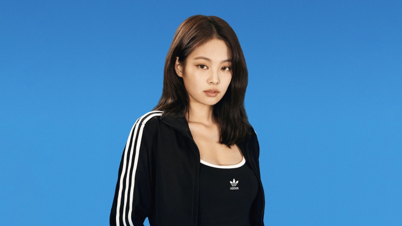 Jennie Kim, Blue background
