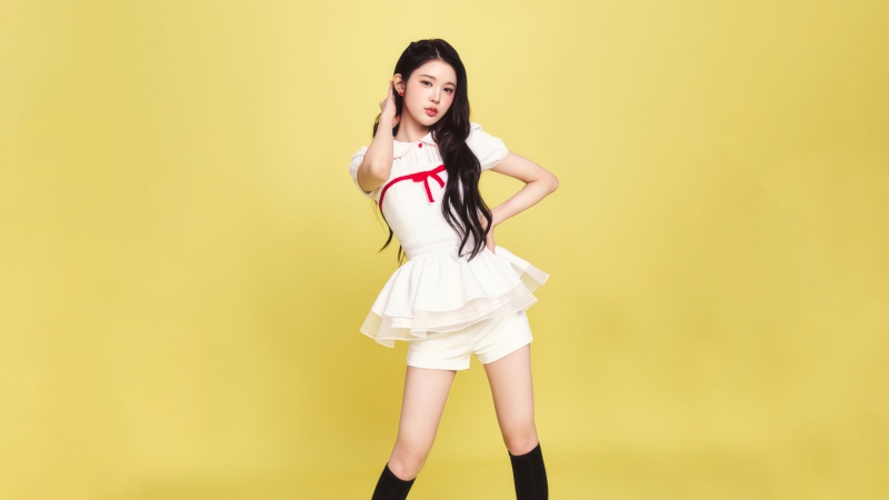 Ana, Hearts2Hearts RUDE, Yellow background 5K