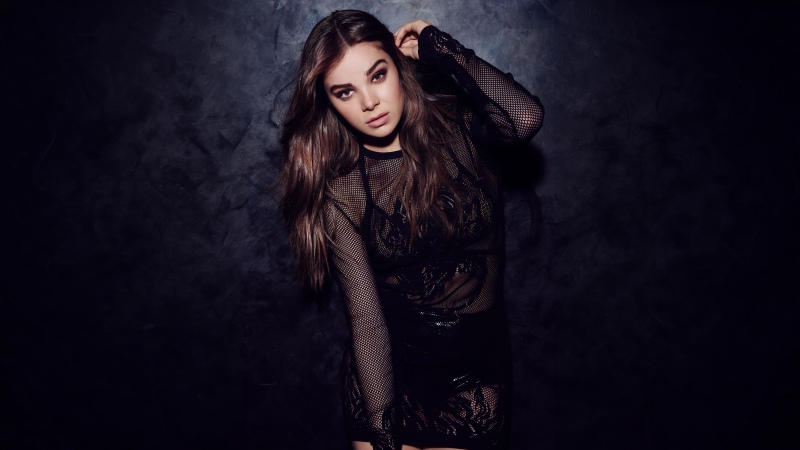 Hailee Steinfeld, Dark background, Black dress, 5K