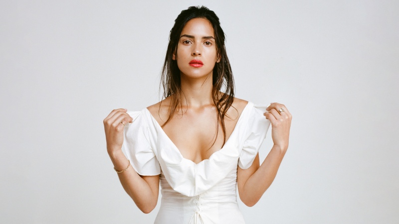 Adria Arjona, White aesthetic