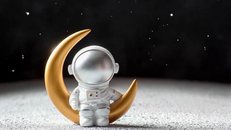 Astronaut space suit crescent moon half moon surface moon 5k 