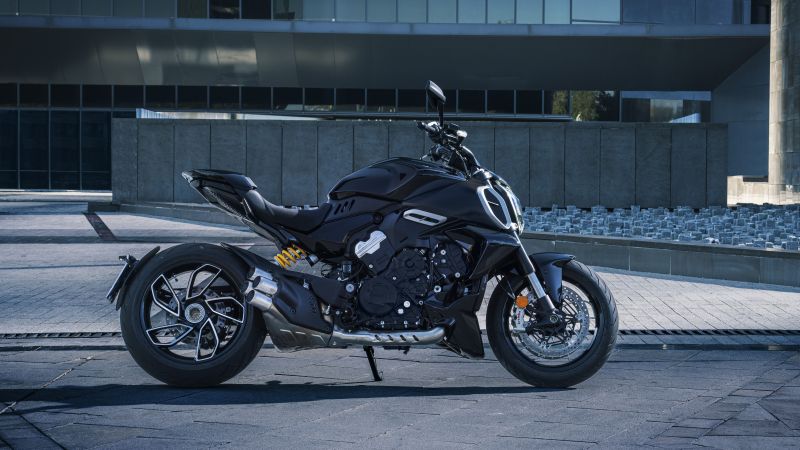 Ducati Diavel V4, Sports bikes, Muscle cruiser, 8K, 2023, Wallpaper
