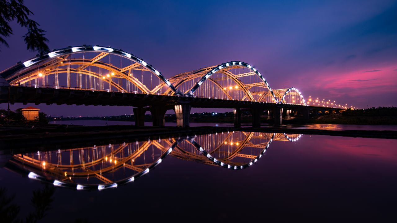 Dragon Bridge Wallpaper 4K, City lights, Night, Reflection