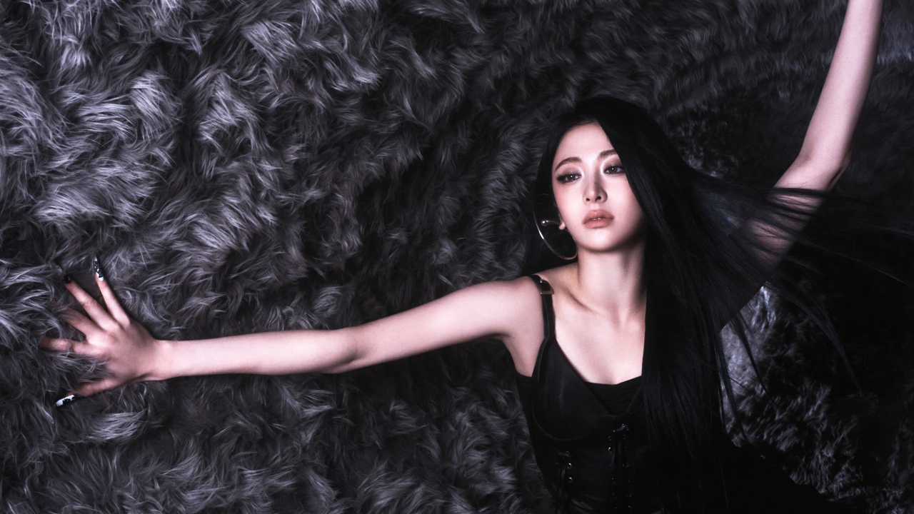 huh yunjin hot le