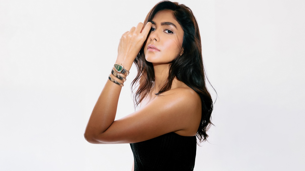 mrunal thakur black