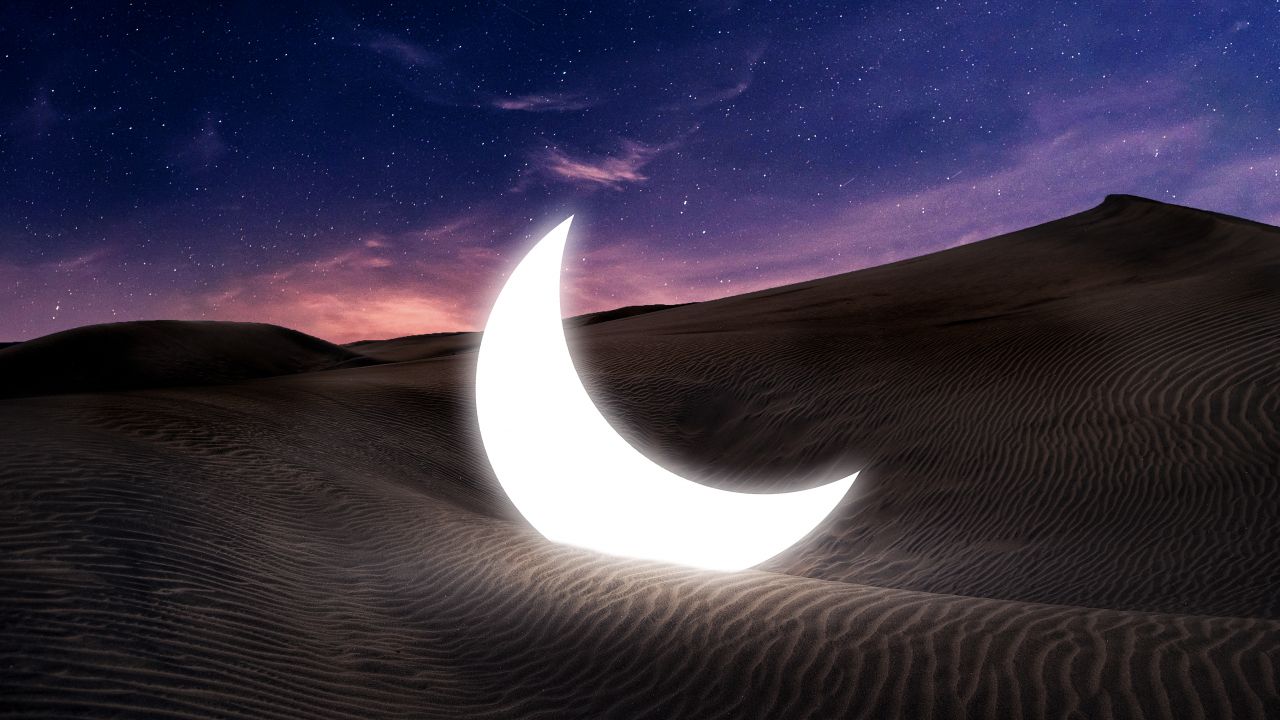 Half moon Wallpaper 4K, Fallen, Desert, Starry sky, Evening sky, Dawn