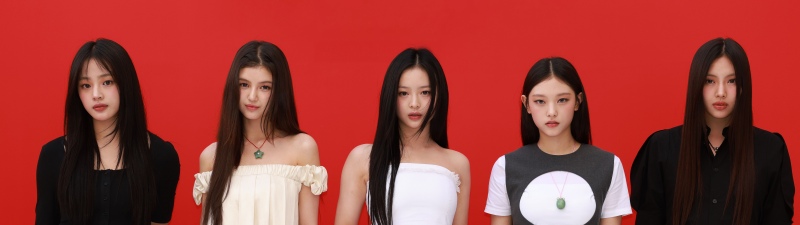 NewJeans, Red background 8K, Minji, Hanni, Danielle, Haerin, Hyein