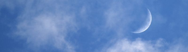 OS X Lion, Crescent Moon, Cloudy Sky, Mac OS X, Stock, 5K, Blue Sky