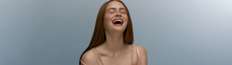 Sadie Sink, Laughing, 5K, American actress, Light blue