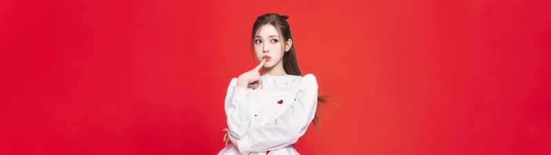 YUHA, Hearts2Hearts RUDE, Red background, 5K