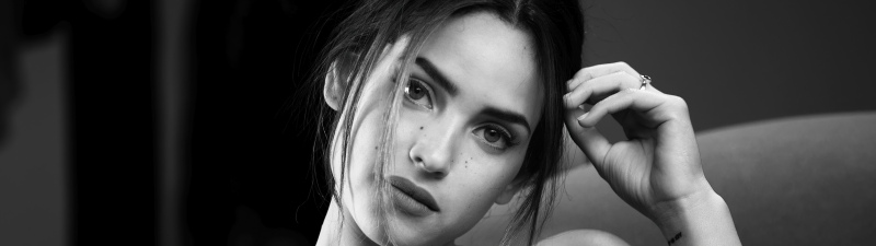 Adria Arjona, Black and White wallpaper