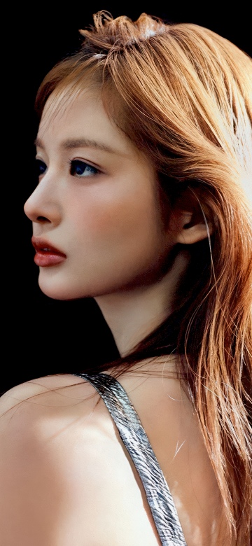 Sullyoon, ELLE Korea, NMIXX, Black background