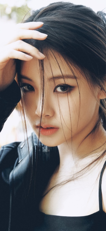 Yihyun (Baby DONT Cry), F Girl, 5K, Asian Girl, Leather jacket, Portrait, Fashion