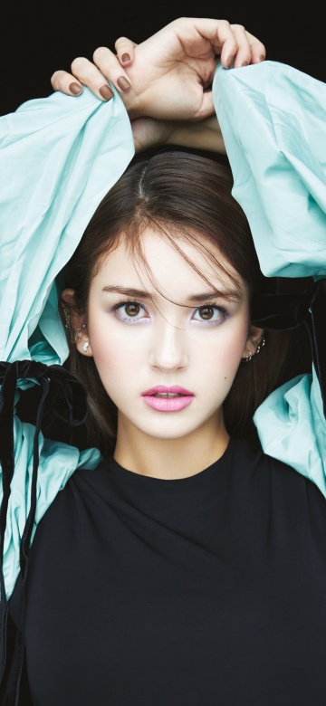 Jeon Somi, Portrait