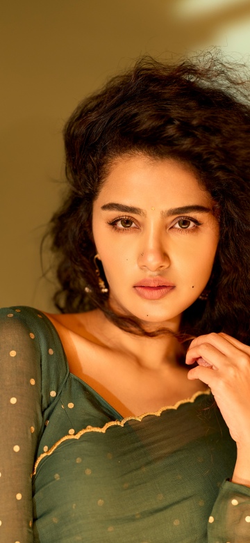 Anupama Parameswaran, Portrait